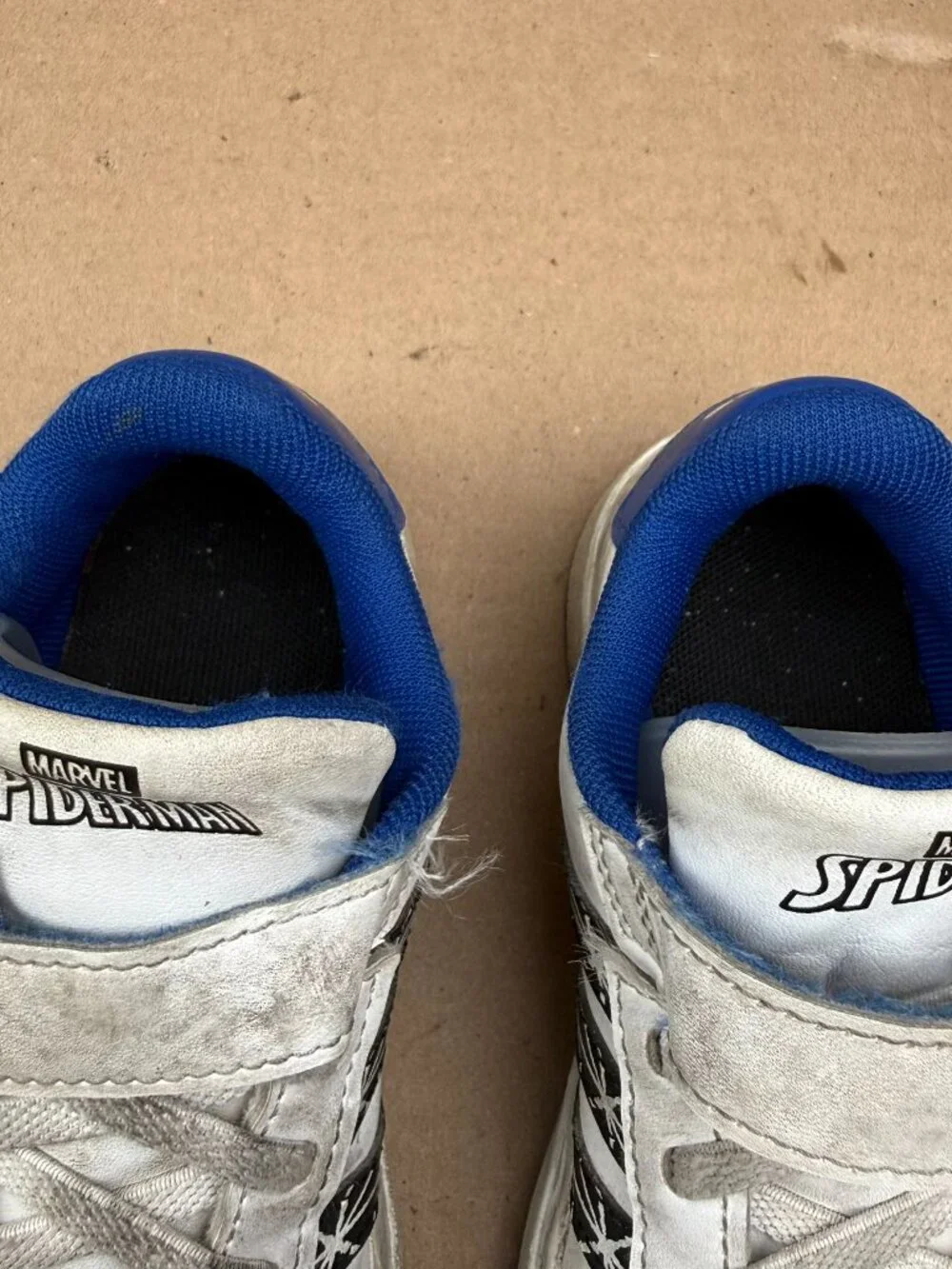 adidas x Marvel Spider-Man Kids Shoes Size 10.5K White Blue stain Needs Cleaning